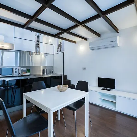 Apartment Fine Arts By Olala Homes