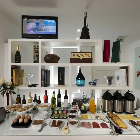 Daire Fine Arts By Olala Homes